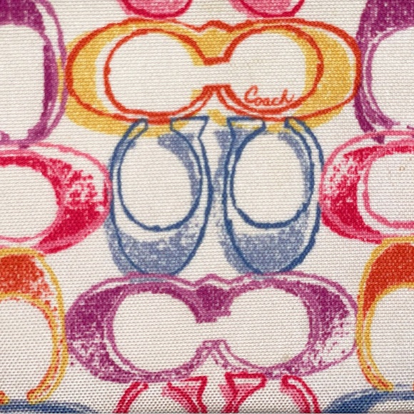 Coach Wristlet 💖 (Like New) - Picture 3 of 3